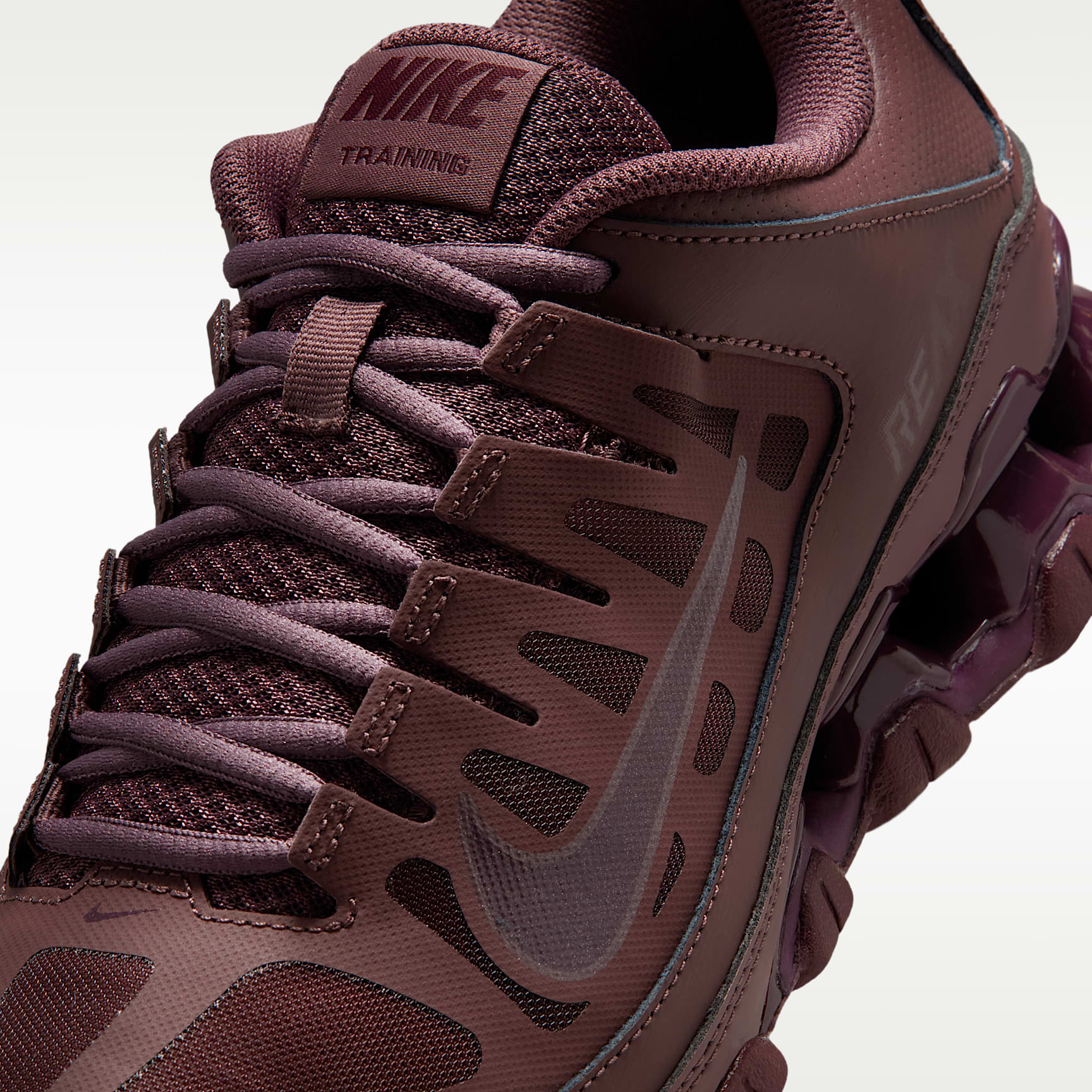 Nike Reax 8 TR Workout-Schuh (Damen) – Tattoo/Burgundy Crush