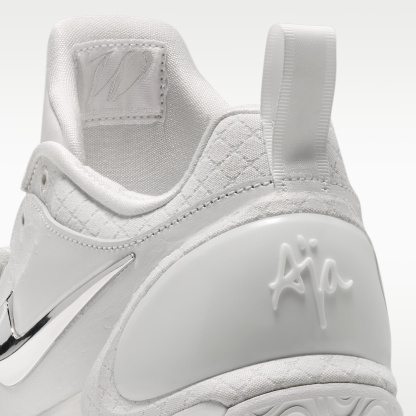 A'Two "White Label LX" A'ja Wilson Basketballschuh – Sail/Schwarz/Metallic Silver