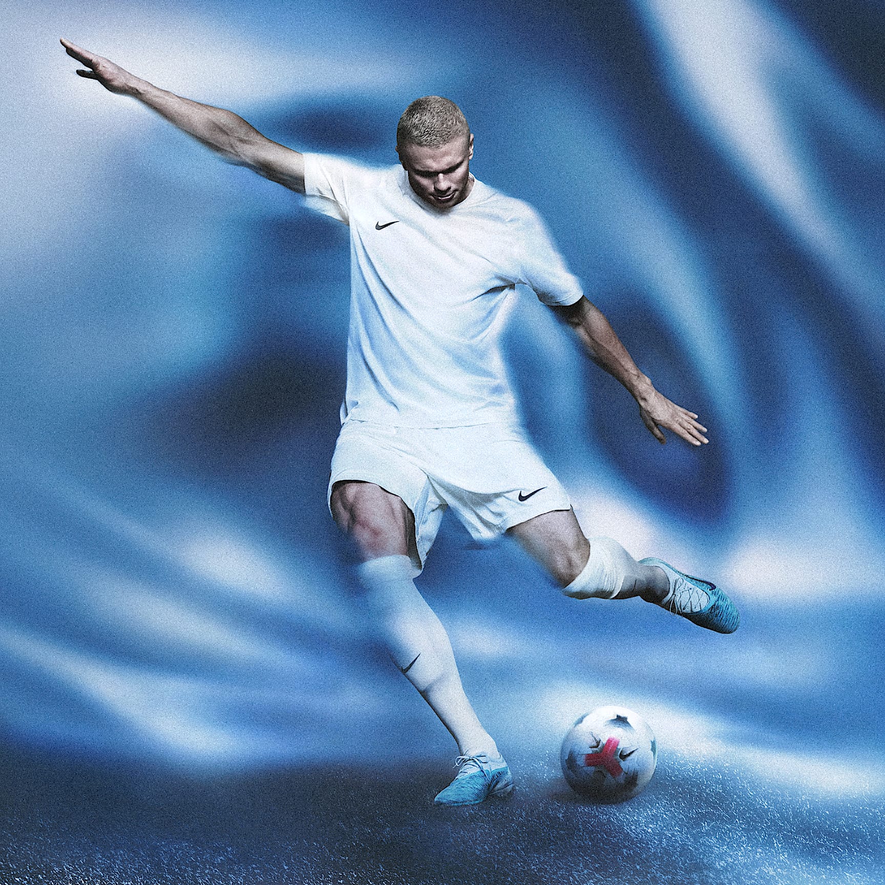 Nike Phantom 6 Low Elite "Erling Haaland" Fußballschuh für normalen Rasen – Baltic Blue/Glacier Blue/Blue Eclipse