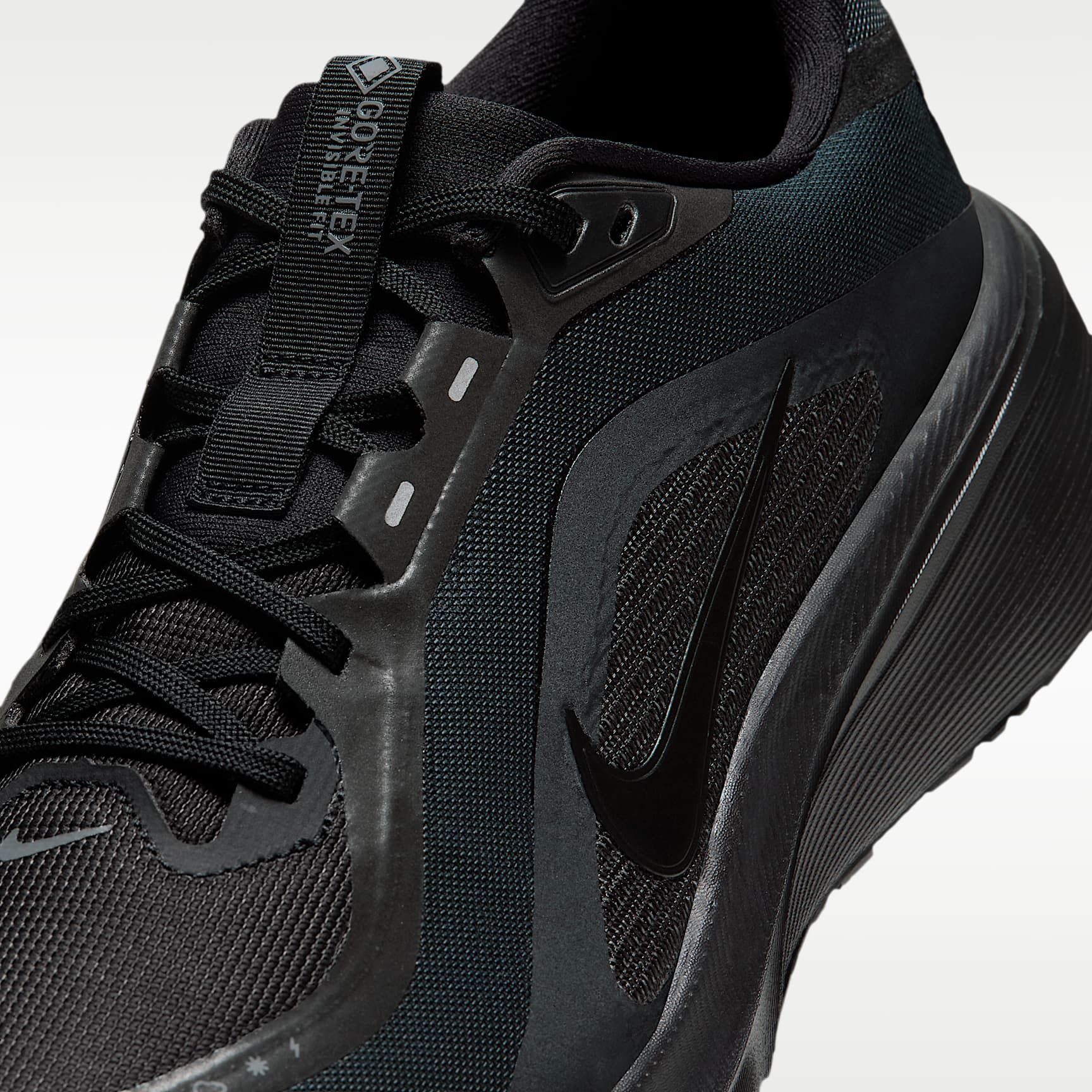 Nike Pegasus 42 GORE-TEX wasserdichter Straßenlaufschuh (Herren) – Schwarz/Off Noir/Dark Grey/Schwarz