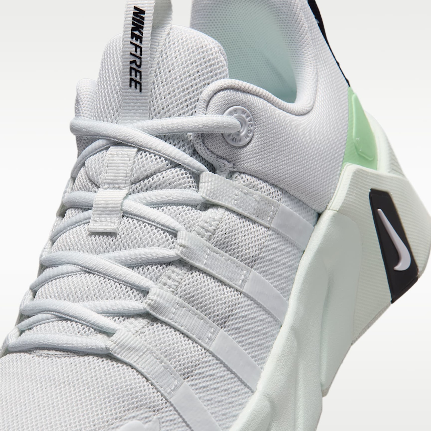 Nike Free Metcon 7 Trainingsschuhe (Damen) – Off White/Cucumber Calm/Barely Green/Weiß