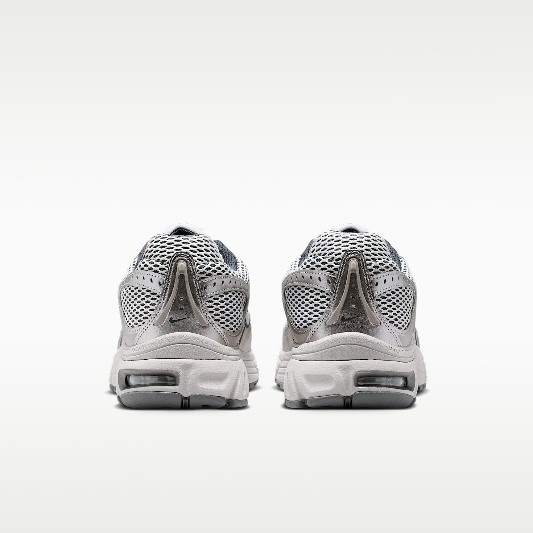 Nike Air Max Moto 2K Schuh (Herren) – Vast Grey/College Grey/Iron Grey/Vast Grey