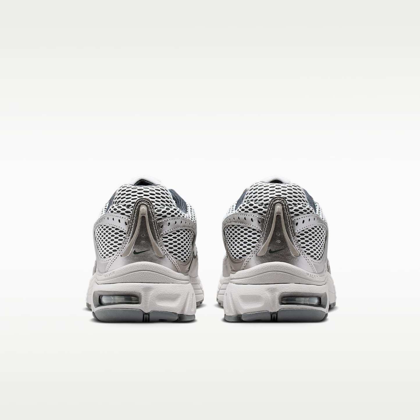 Nike Air Max Moto 2K Schuh (Herren) – Vast Grey/College Grey/Iron Grey/Vast Grey