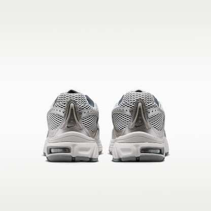 Nike Air Max Moto 2K Schuh (Herren) – Vast Grey/College Grey/Iron Grey/Vast Grey