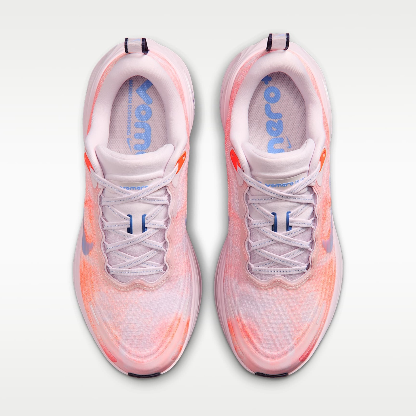 Nike Vomero Plus Straßenlaufschuh (Damen) – Bleached Lilac/Hyper Crimson/Sunset Haze/Royal Pulse