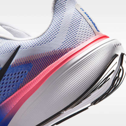 Nike Pegasus 42 Straßenlaufschuh (Herren) – Weiß/Racer Blue/Atomic Pink/Schwarz