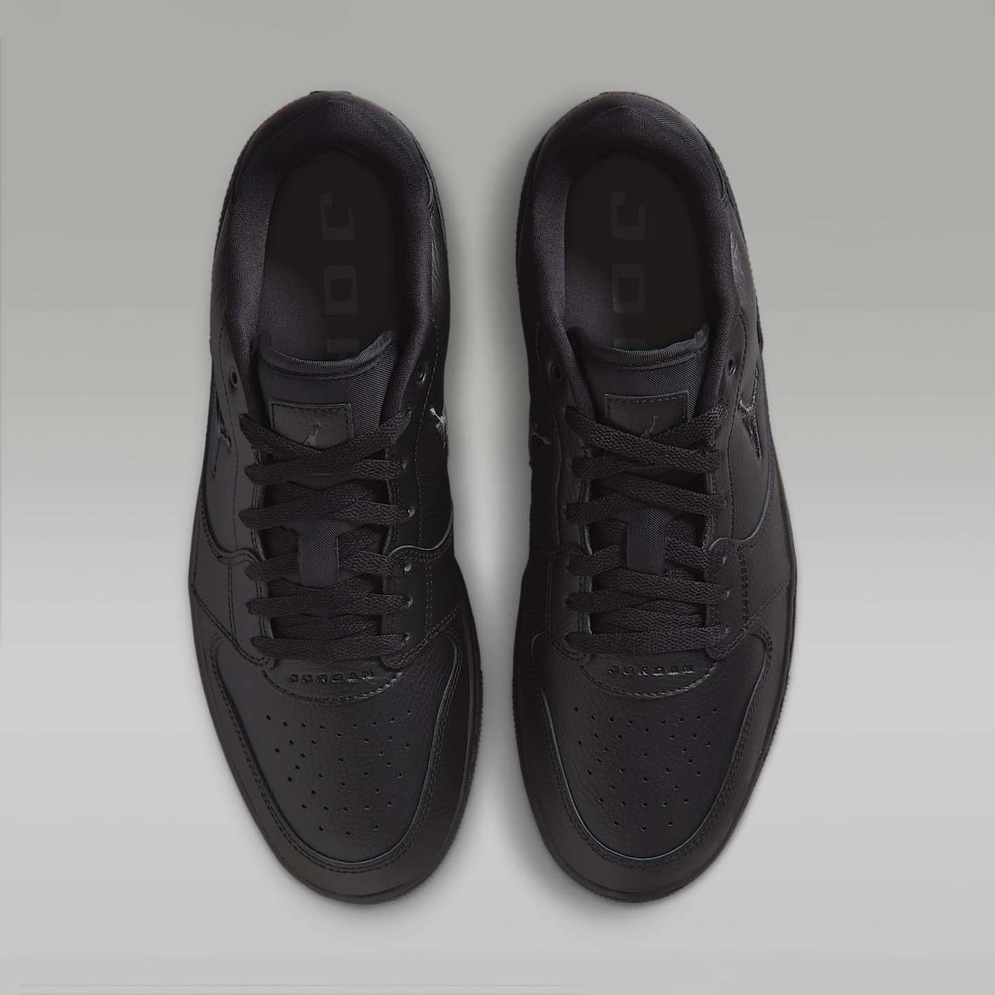 Jordan Court Connect Low Herrenschuhe – Schwarz/Dark Smoke Grey