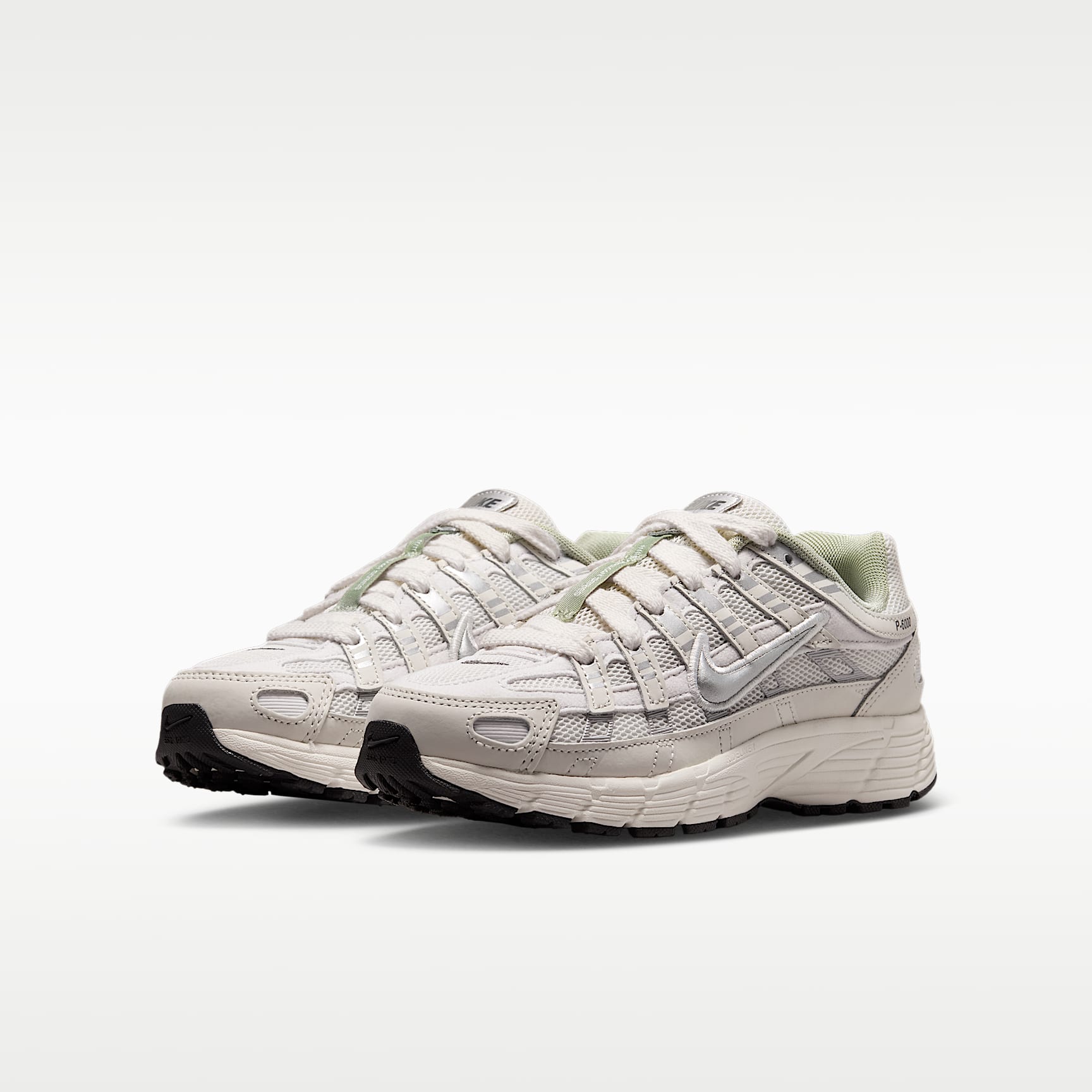 Nike P-6000 Schuh (ältere Kinder) – Platinum Tint/Sail/Anthracite/Metallic Silver