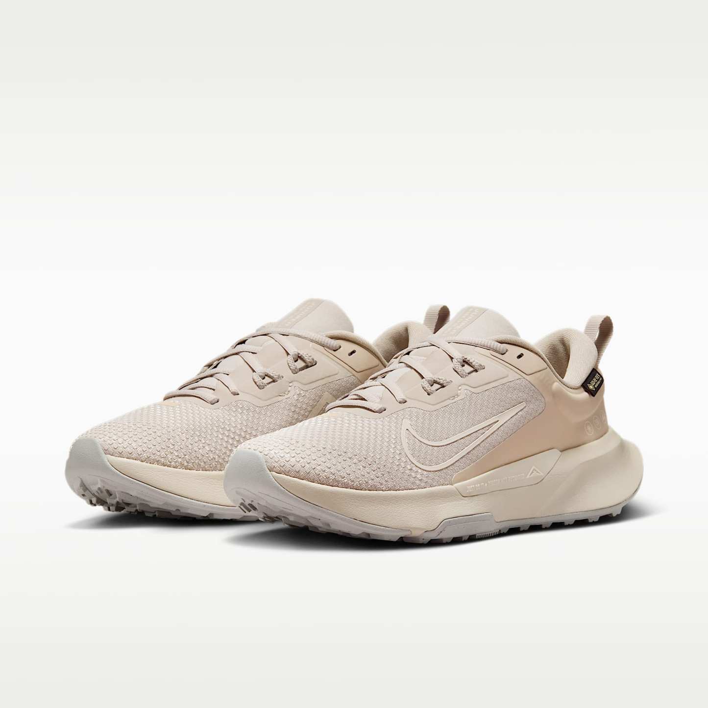 Nike Juniper Trail 2 GORE-TEX wasserfester Traillaufschuh (Damen) – Cream II/Light Orewood Brown