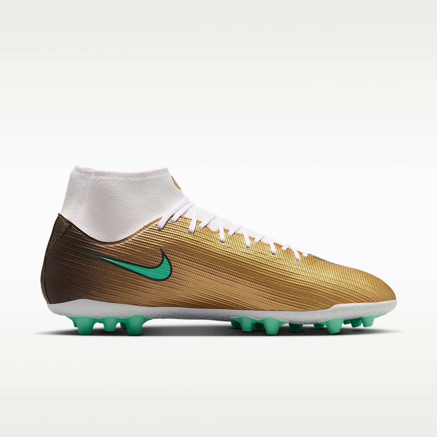Nike Mercurial Superfly 11 Academy „Kylian Mbappé“ High-Top-Fußballschuh für Kunstrasen – Metallic Gold/Green Glow