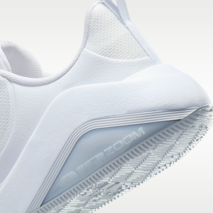 Nike Bella 7 Workout-Schuh (Damen) – Weiß/Weiß/Pure Platinum