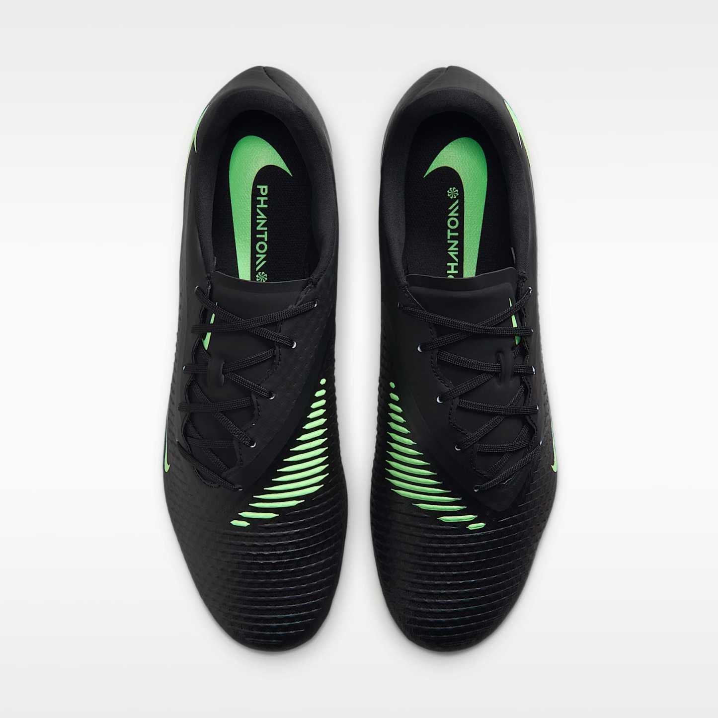 Nike Phantom 6 Low Academy Fußballschuh für weichen Rasen – Schwarz/Schwarz/Illusion Green