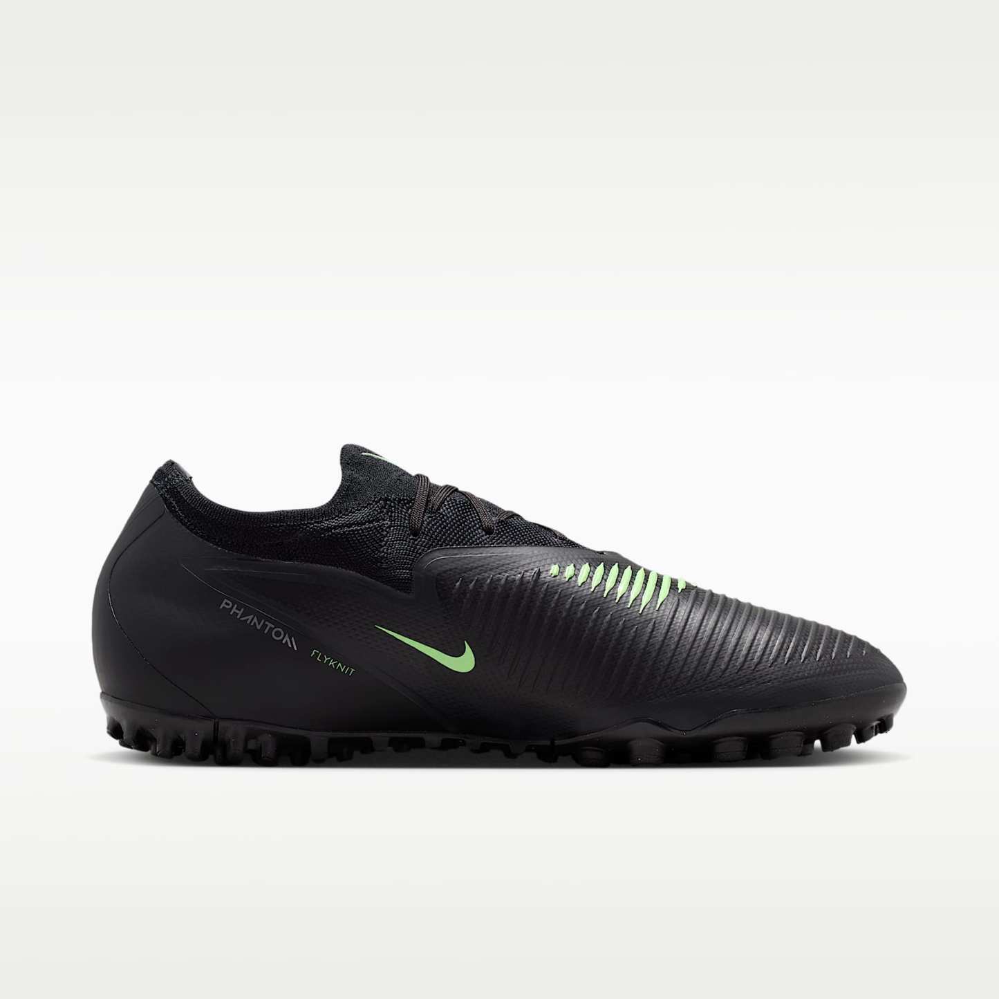 Nike Phantom 6 Low Pro Fußballschuh für Turf – Schwarz/Schwarz/Illusion Green