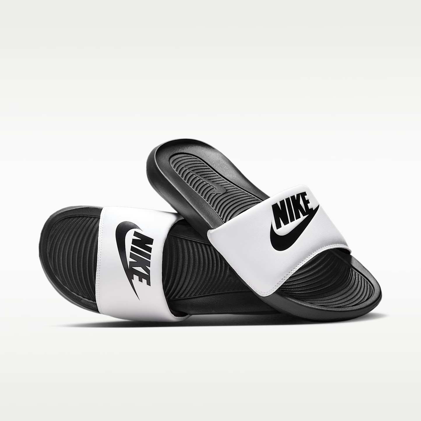 Nike Victori One Slides (Herren) – Schwarz/Weiß/Schwarz