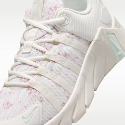 Nike Free Metcon 7 SE Trainingsschuhe (Damen) – Sail/Light Orewood Brown/Barely Green