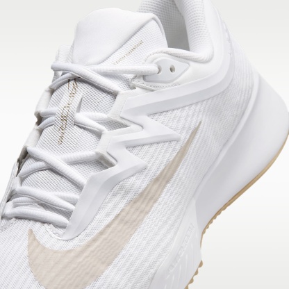 Nike Vapor Pro 3 Clay Court Tennisschuh (Herren) – Weiß/Linen/Linen/Light Orewood Brown
