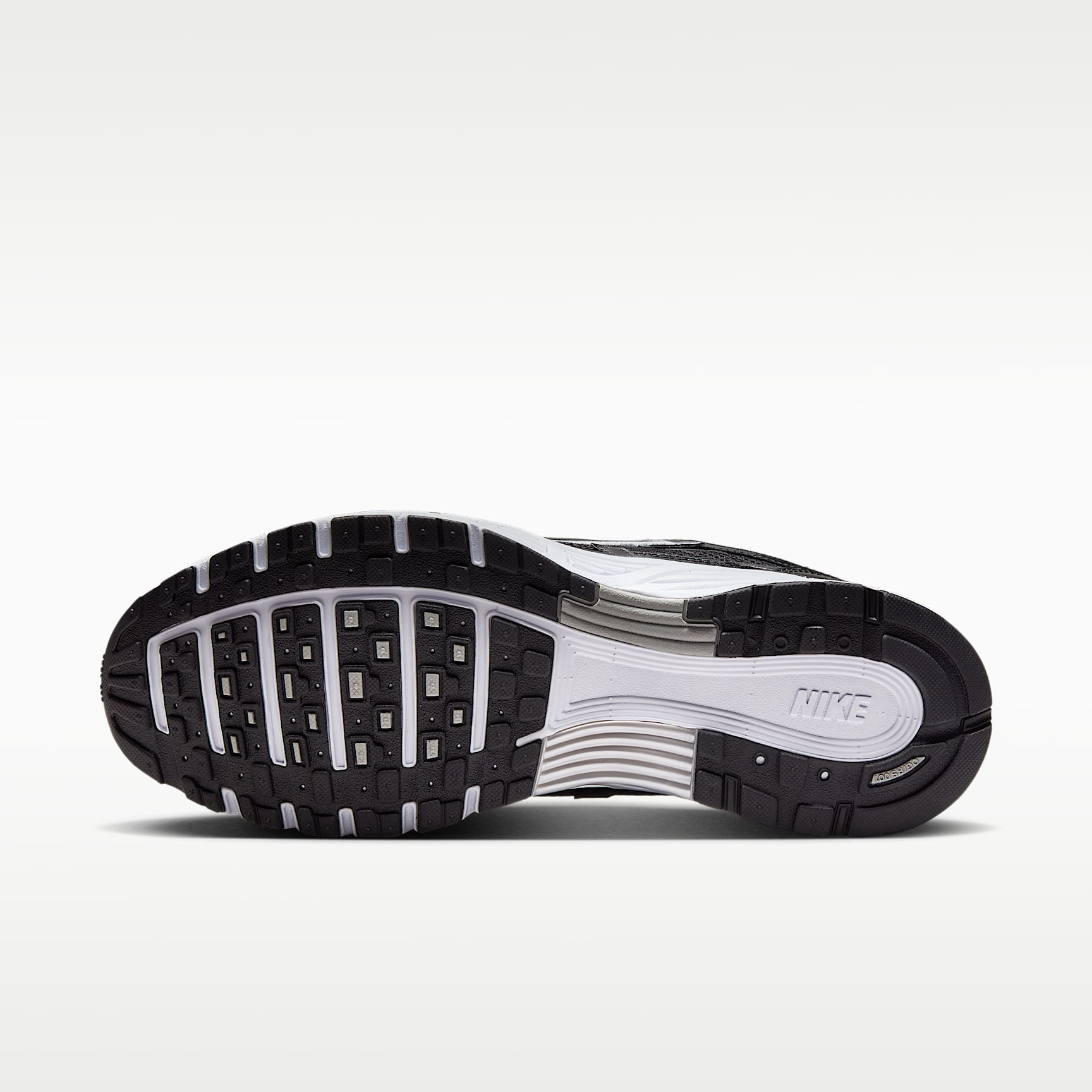 Nike P-6000 Schuh – Schwarz/Weiß/Metallic Silver/Schwarz