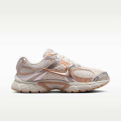 Nike V5 RNR Schuh mit reflektierenden Akzenten (Damen) – Phantom/Chalk/Shimmer/Phantom