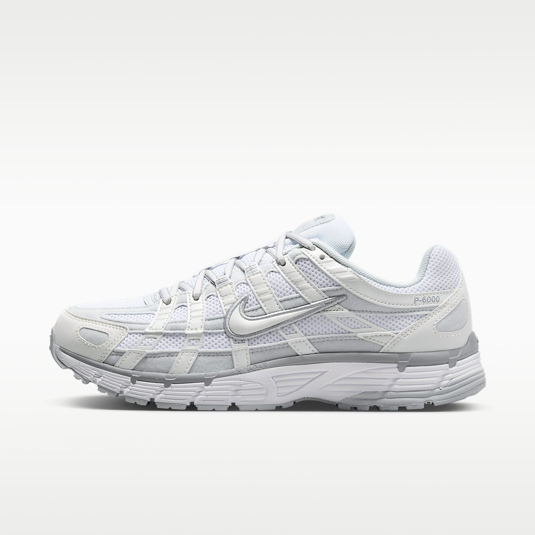 Nike P-6000 Schuh (Damen) – Metallic Summit White/Pure Platinum/Wolf Grey/Weiß