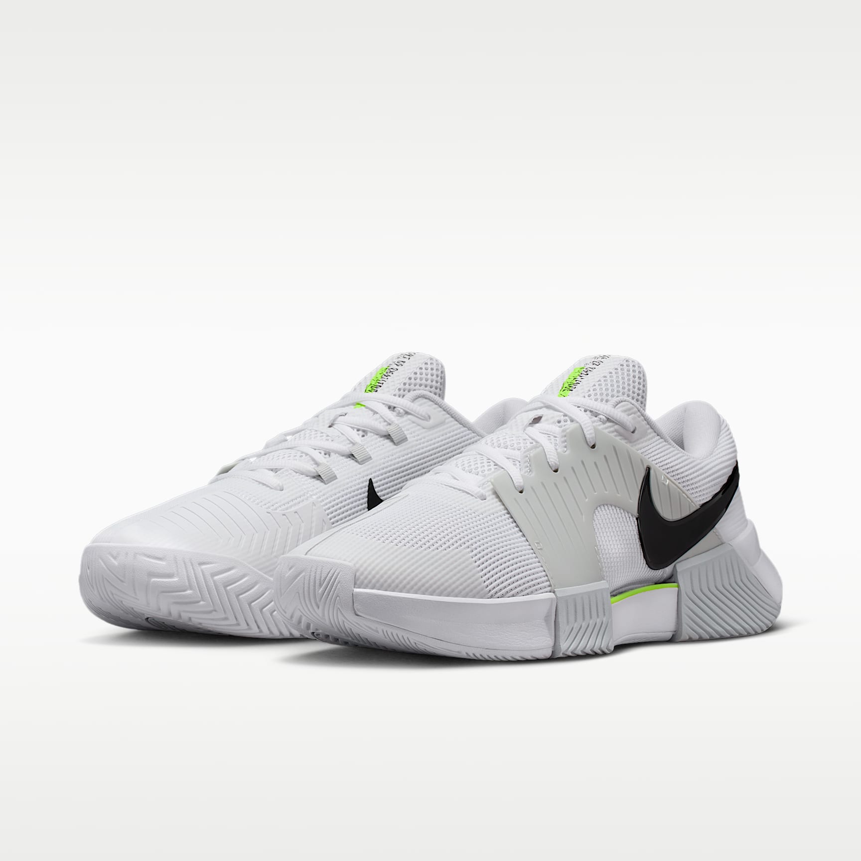 Nike GP Challenge 1.5 Hartplatz-Tennisschuh (Herren) – Weiß/Pure Platinum/Volt/Schwarz