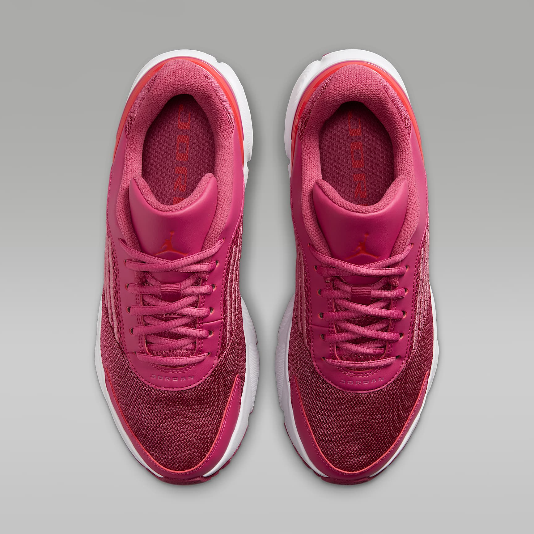 Jordan Trunner Flow Damenschuhe – Sweet Beet/Pale Ivory/Desert Berry/Track Red