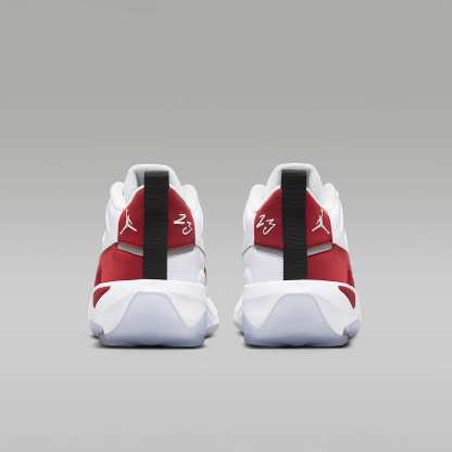 Jordan Max Aura 7 Schuh (Herren) – Weiß/Gym Red/Schwarz/Weiß