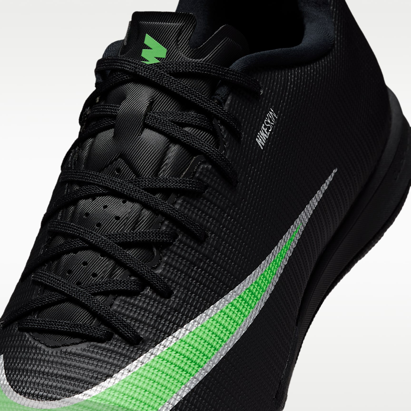 Nike Mercurial Vapor 17 Academy Low-Top-Fußballschuh für Hallen- und Hartplätze – Schwarz/Schwarz/Illusion Green