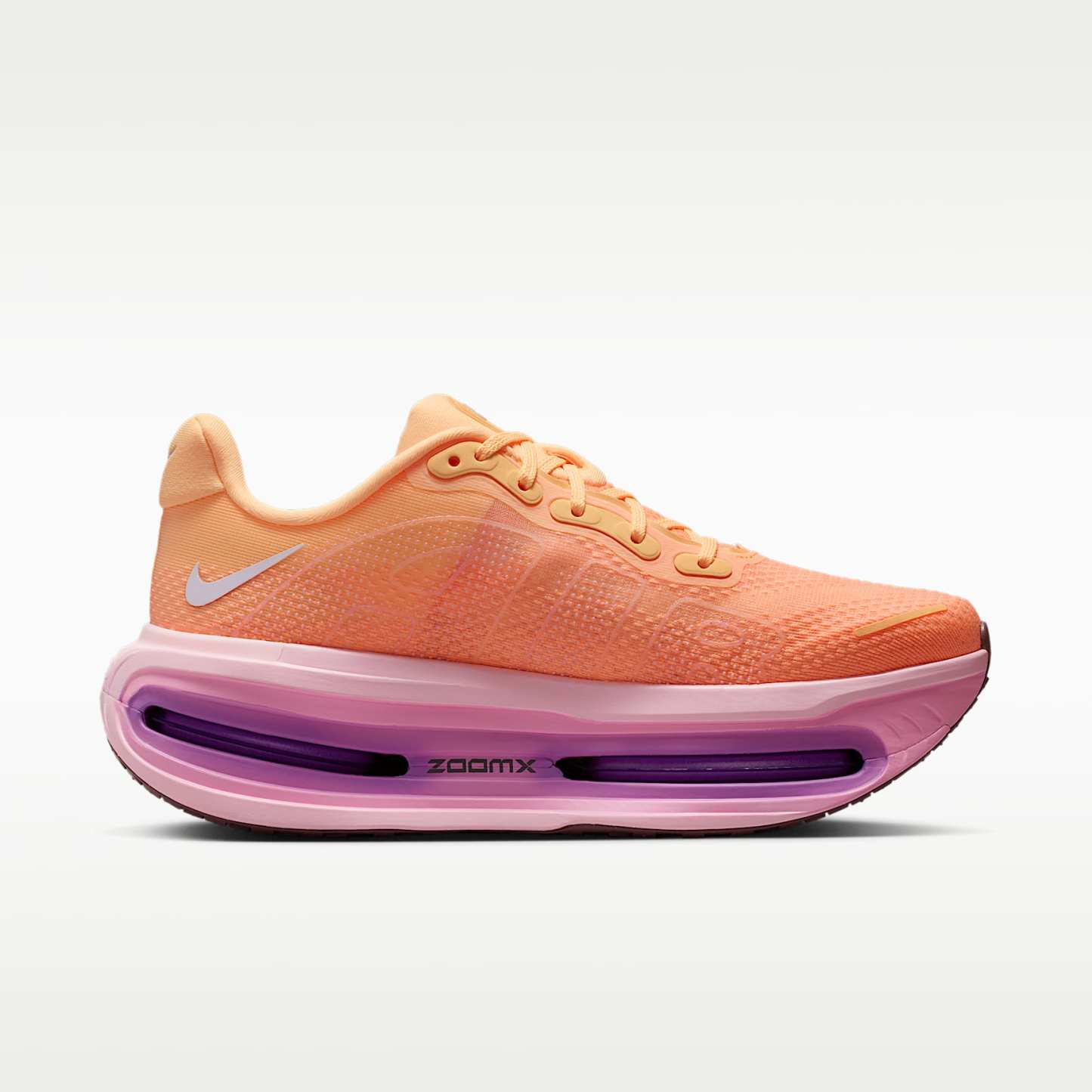 Nike Vomero Premium Straßenlaufschuh (Damen) – Tangerine Tint/Bright Crimson/Pink Foam/Tattoo