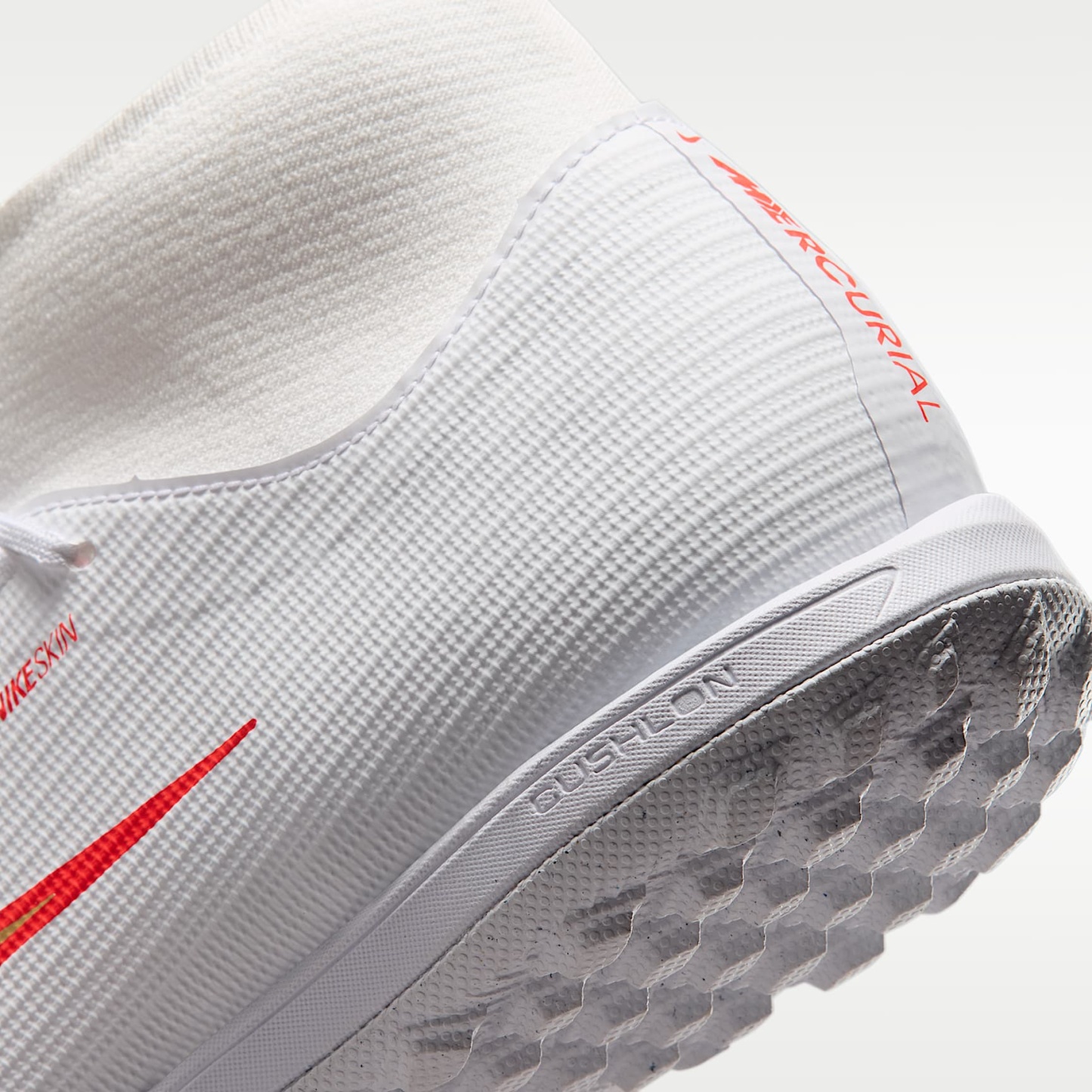 Nike Mercurial Superfly 11 Academy High-Top-Fußballschuh für Turf – Weiß/Bright Crimson/Blur