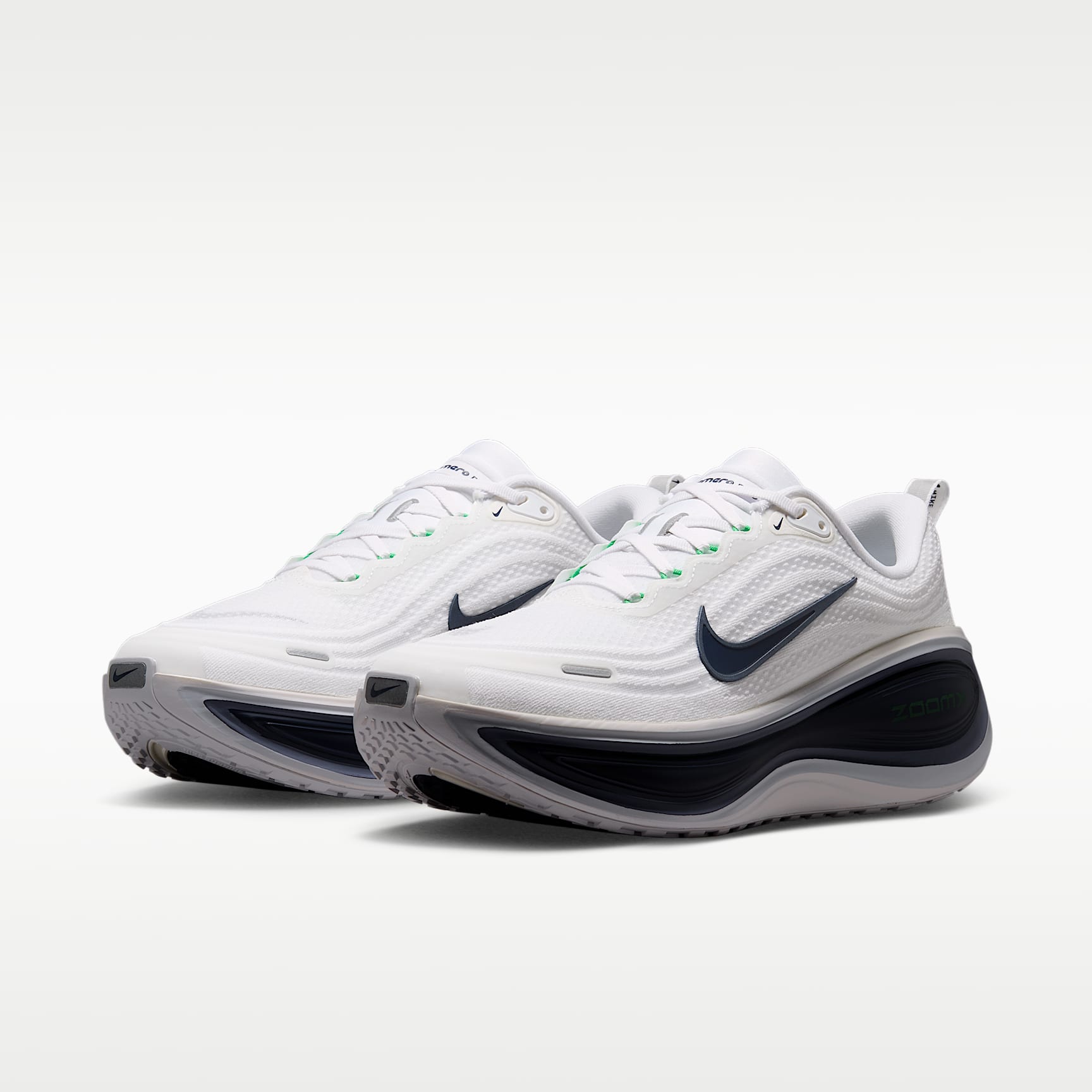 Nike Vomero Plus Straßenlaufschuh (Herren) – Weiß/Green Spark/World Indigo/Midnight Navy