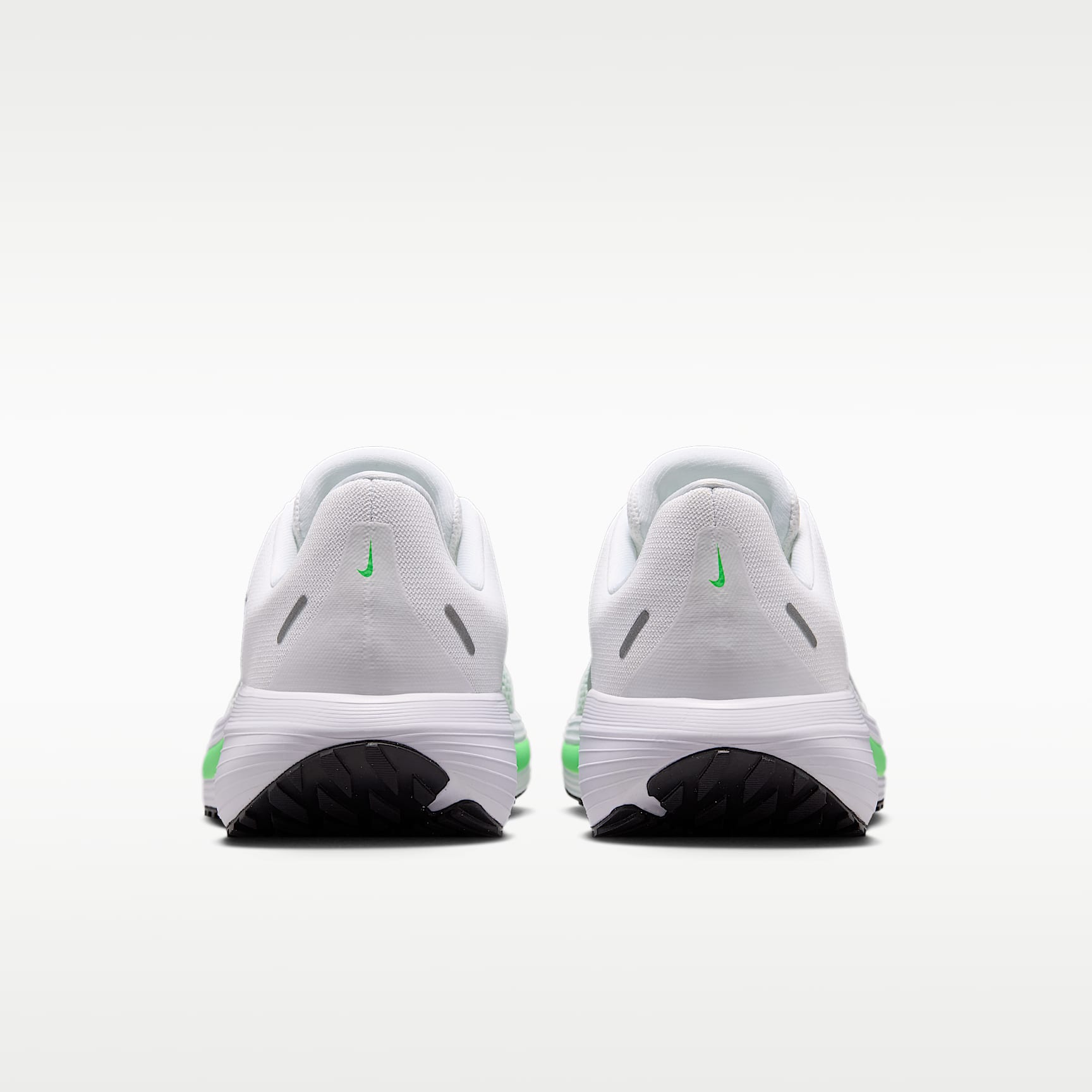 Nike Quest 7 Straßenlaufschuhe (Damen) – Weiß/Illusion Green/Cucumber Calm/Metallic Silver