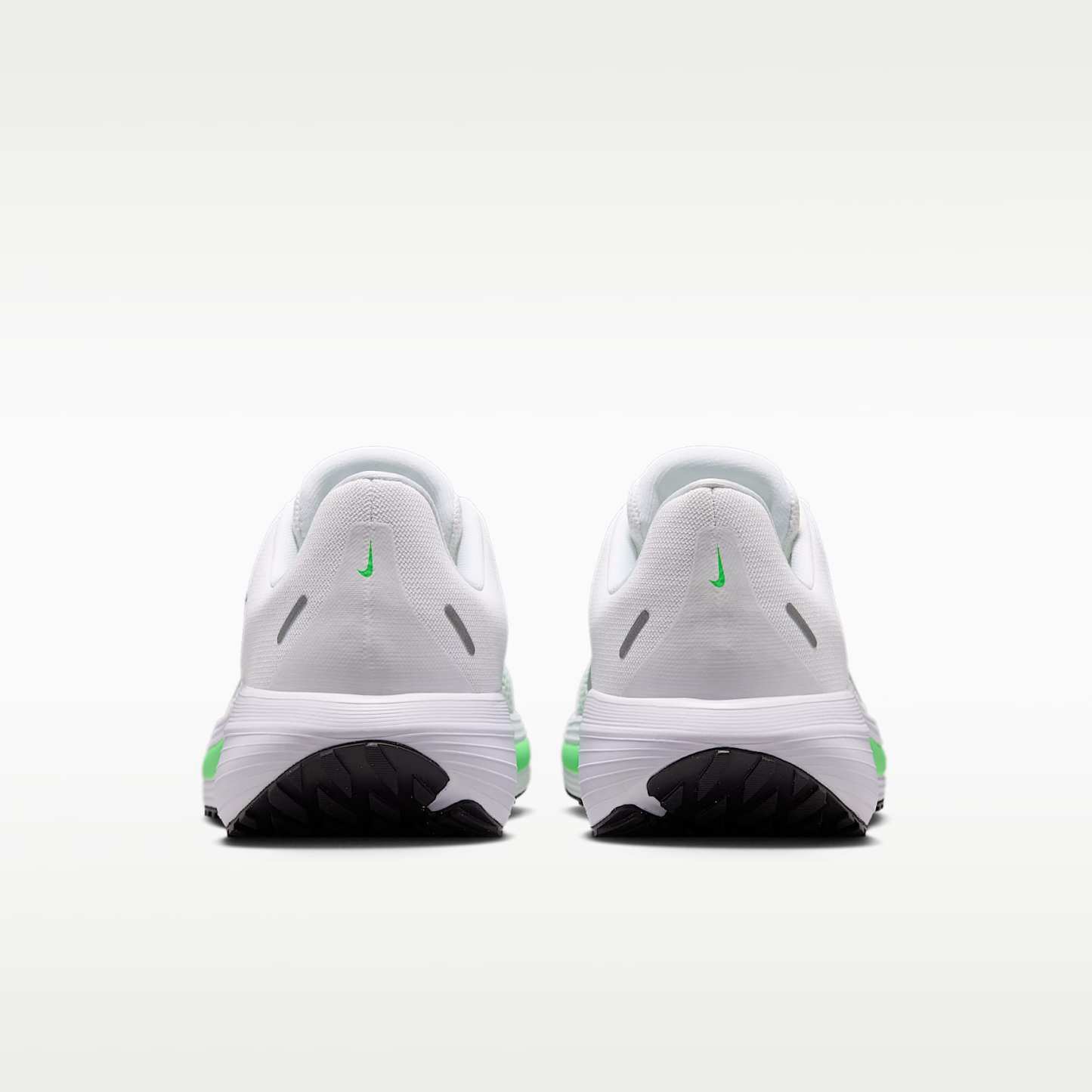 Nike Quest 7 Straßenlaufschuhe (Damen) – Weiß/Illusion Green/Cucumber Calm/Metallic Silver