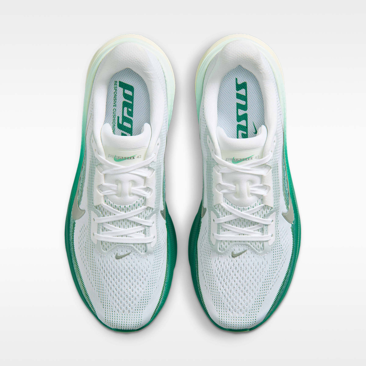Nike Pegasus 42 Straßenlaufschuh (Damen) – Weiß/Malachite/Barely Green/Metallic Silver