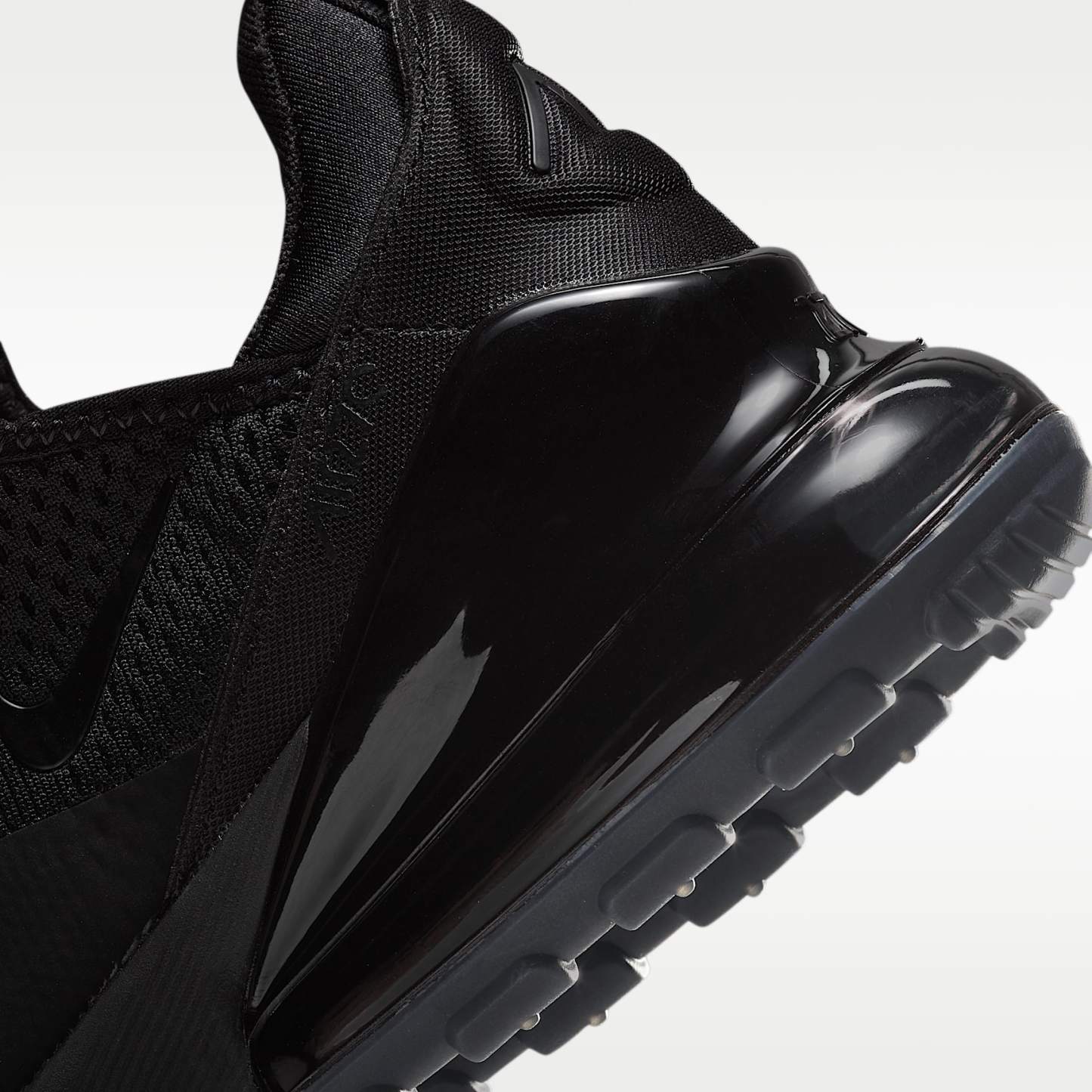 Nike Air Max 270 Damenschuh – Schwarz/Schwarz/Schwarz