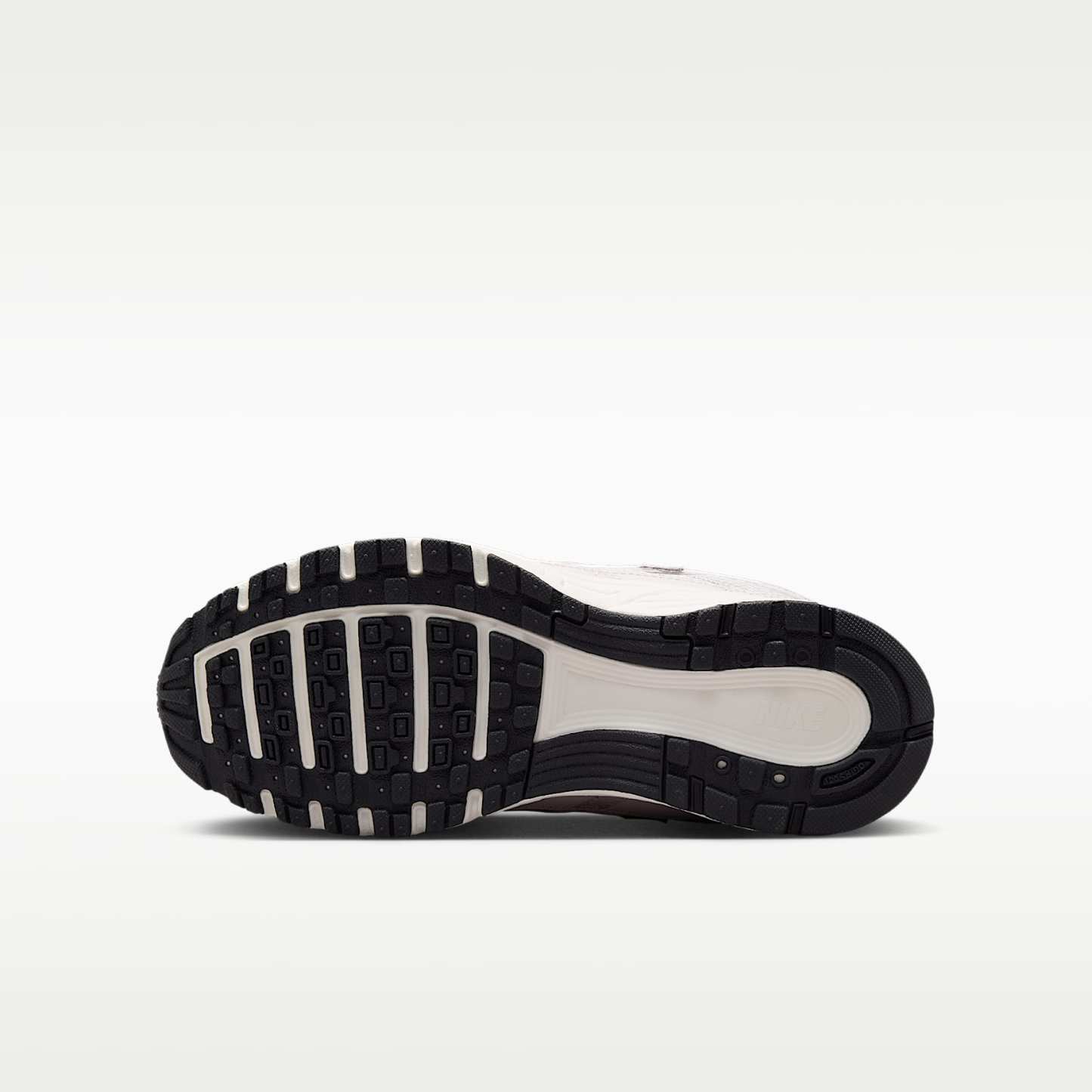 Nike P-6000 Schuh (ältere Kinder) – Platinum Tint/Sail/Anthracite/Metallic Silver