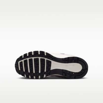 Nike P-6000 Schuh (ältere Kinder) – Platinum Tint/Sail/Anthracite/Metallic Silver