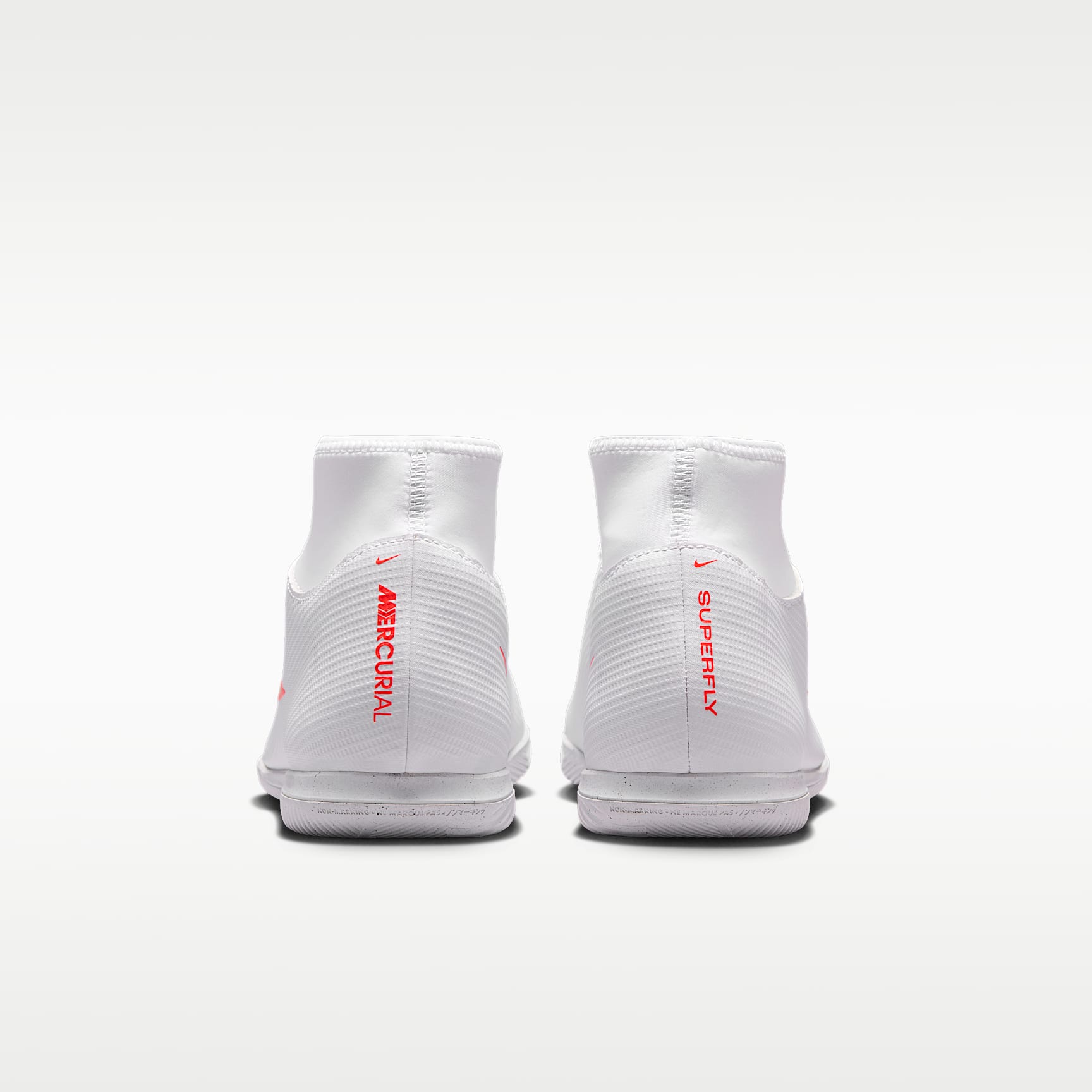 Nike Mercurial Superfly 11 Club High-Top-Fußballschuh für Hallen- und Hartplätze – Weiß/Bright Crimson/Blur