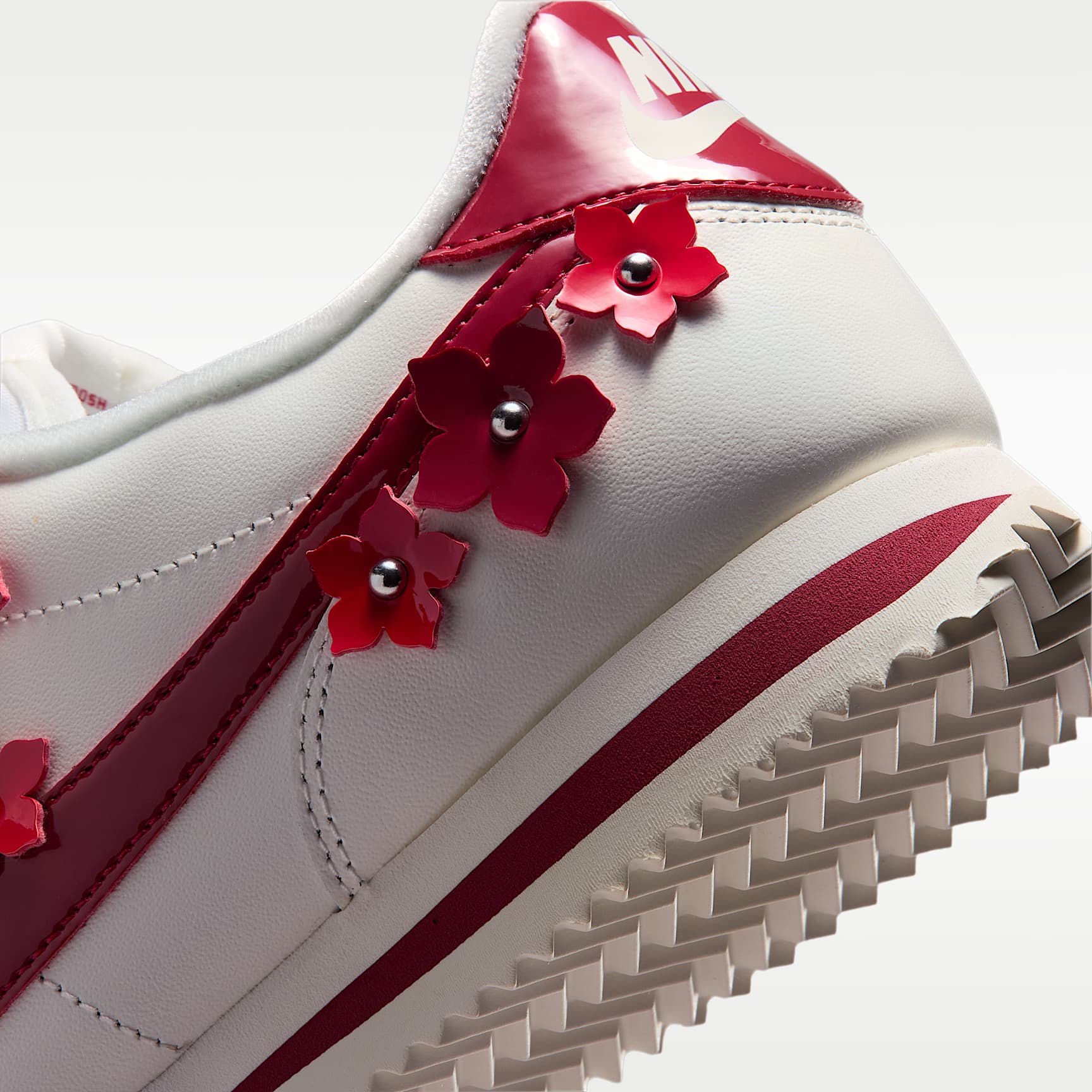 Nike Cortez Leather Damenschuh – Sail/Sail/University Red/Tough Red