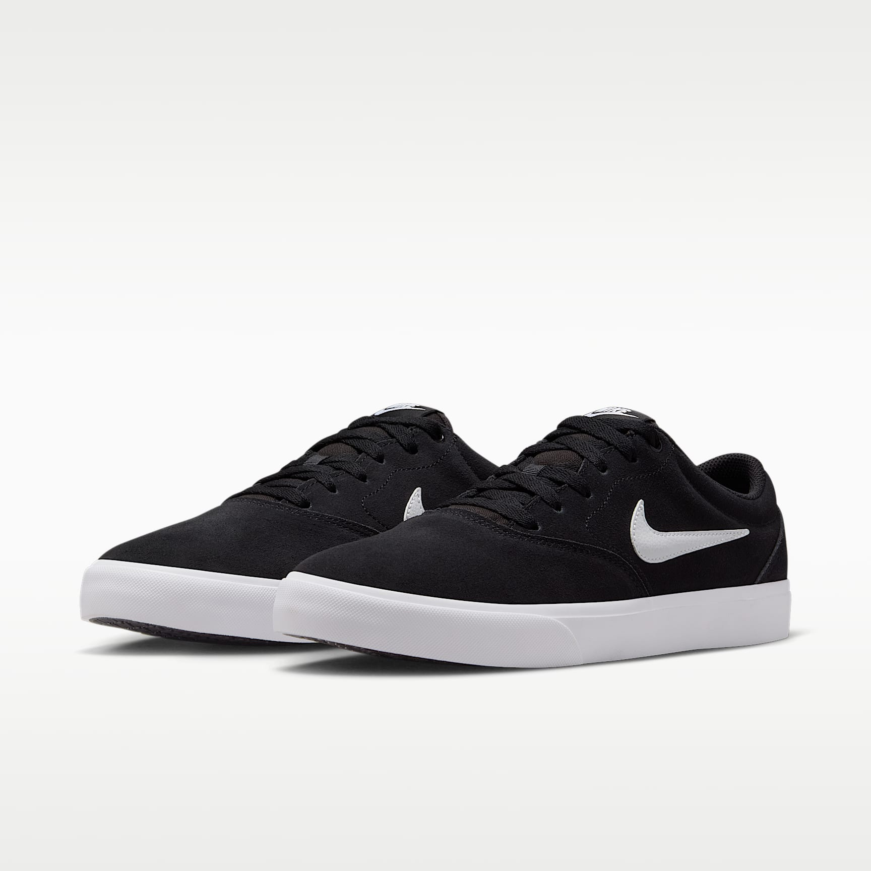 Nike Charge Wildlederschuh (Herren) – Schwarz/Schwarz/Weiß