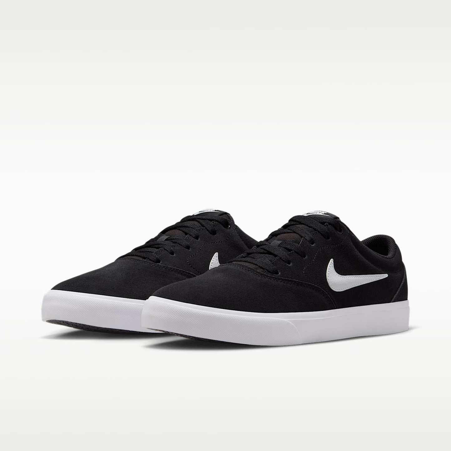 Nike Charge Wildlederschuh (Herren) – Schwarz/Schwarz/Weiß