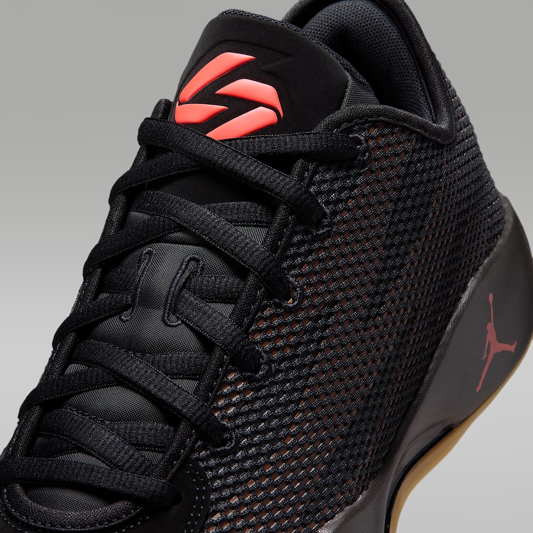 Luka 77 Basketballschuh – Schwarz/Fauna Brown/Gum Light Brown/Infrared 23