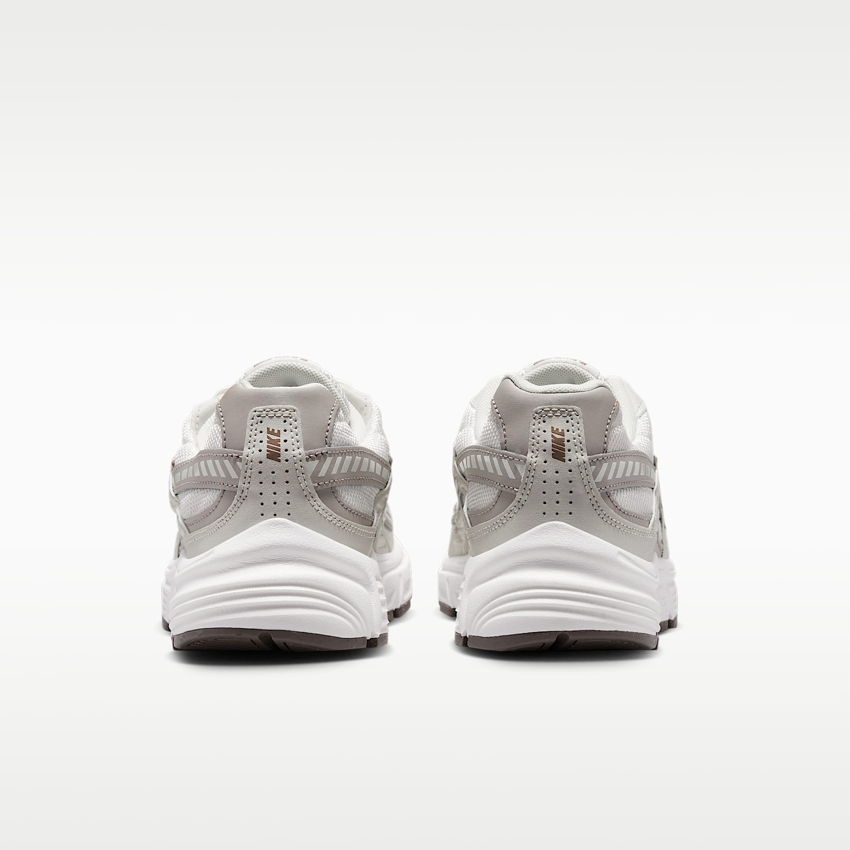 Nike Initiator Damenschuh – Phantom/Light Bone/Sail/Mink Brown