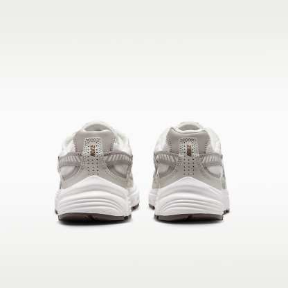 Nike Initiator Damenschuh – Phantom/Light Bone/Sail/Mink Brown