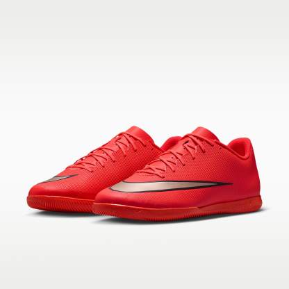 Nike Mercurial Vapor 17 Club Low-Top-Fußballschuh für Hallen- und Hartplätze – Bright Crimson/Blur