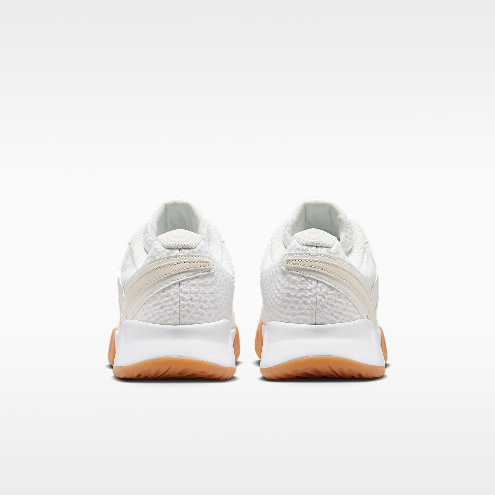 NikeCourt Lite 4 Herren-Tennisschuh für Sandplätze – Weiß/Summit White/Linen/Light Orewood Brown