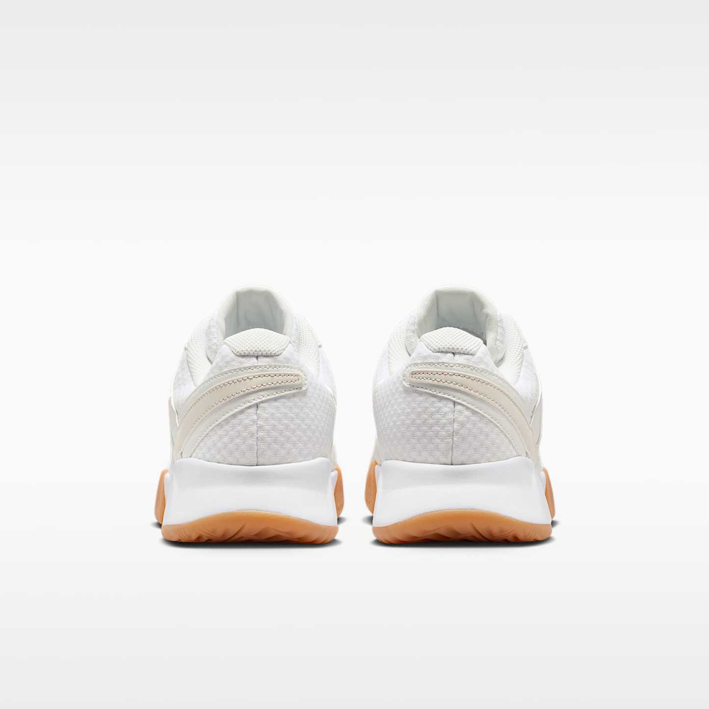 NikeCourt Lite 4 Herren-Tennisschuh für Sandplätze – Weiß/Summit White/Linen/Light Orewood Brown
