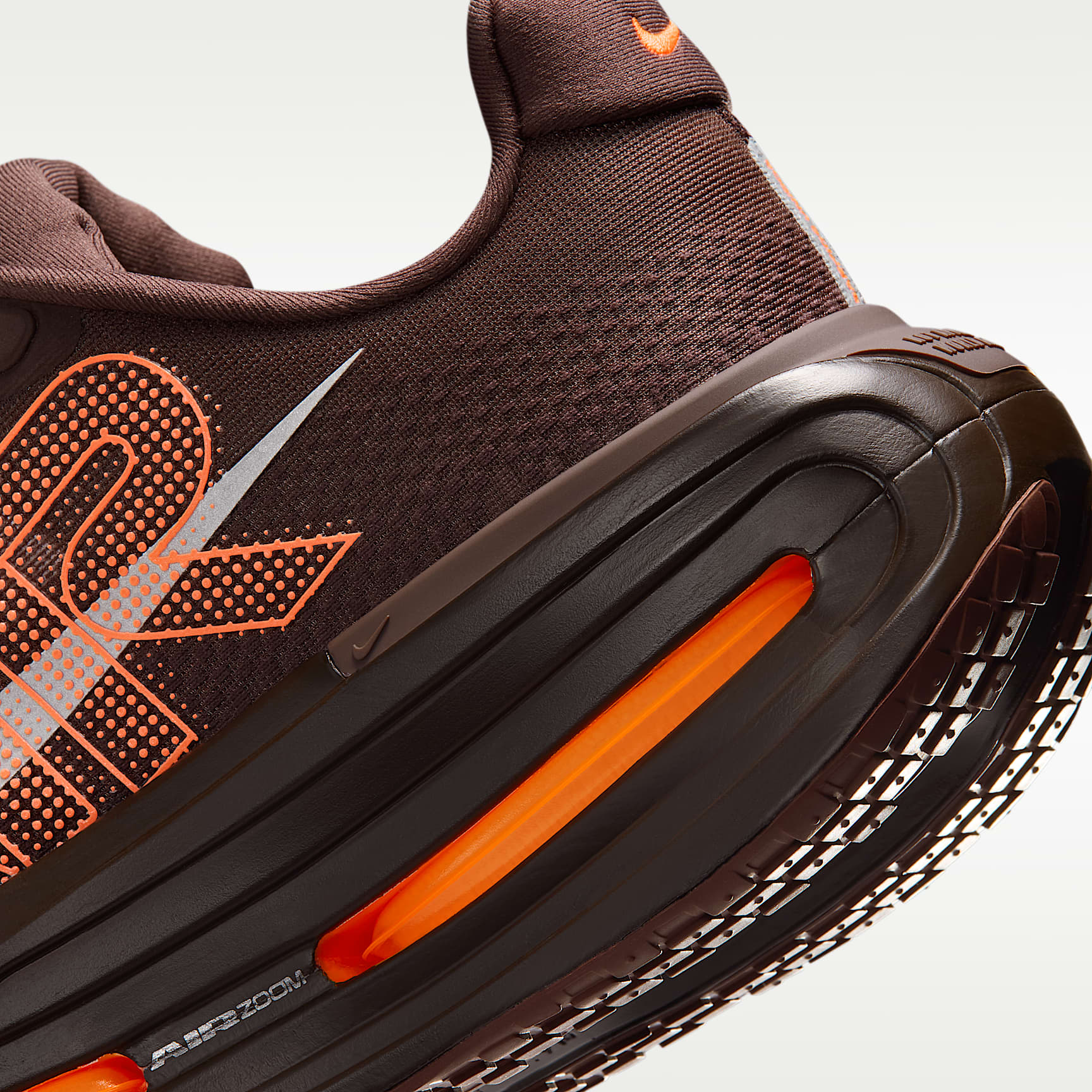 Nike Vomero Premium x Renegade Straßenlaufschuhe (Herren) – Brown Basalt/Total Orange/Bronze Eclipse/Hyper Crimson