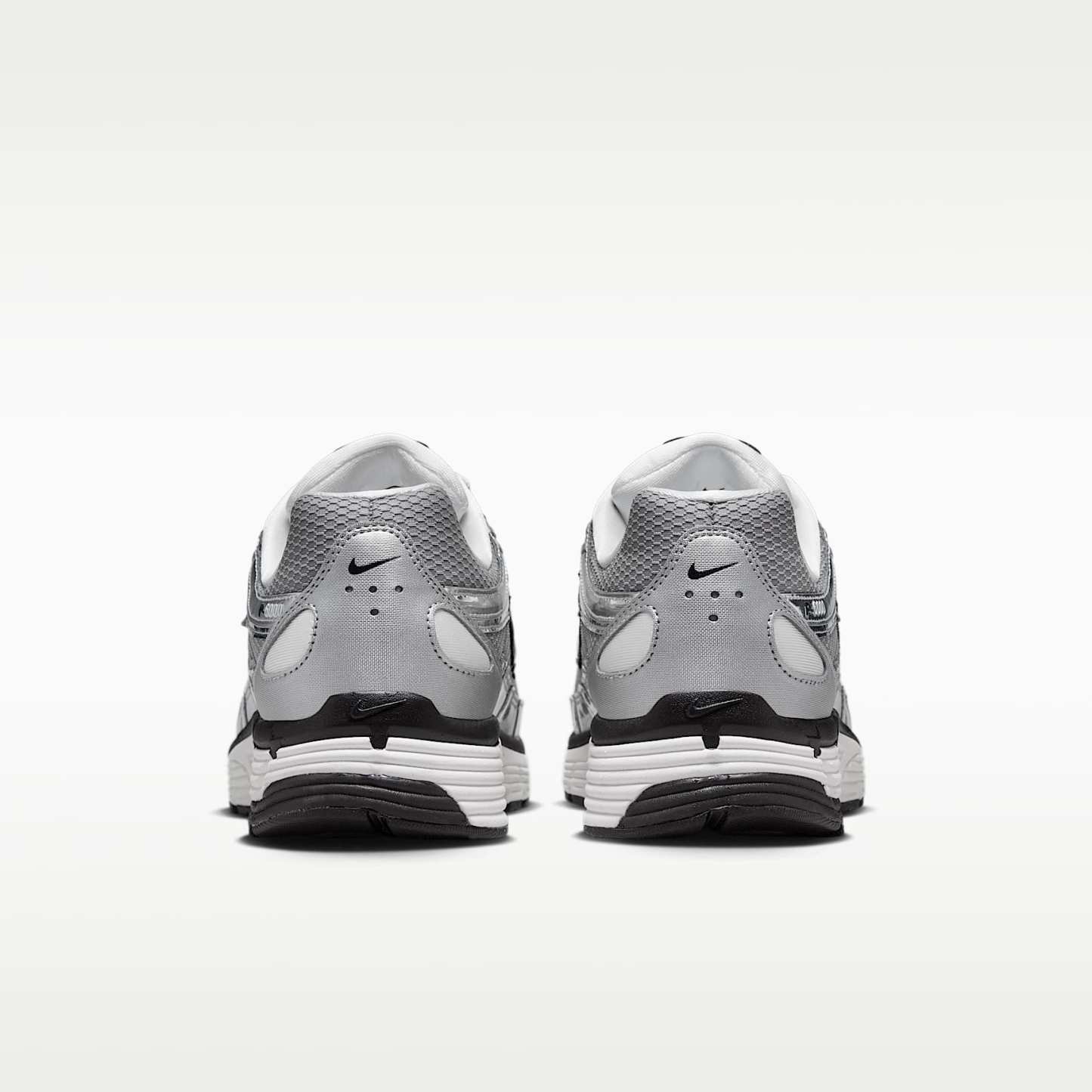 Nike P-6000 Schuh – Metallic Silver/Sail/Schwarz/Metallic Silver
