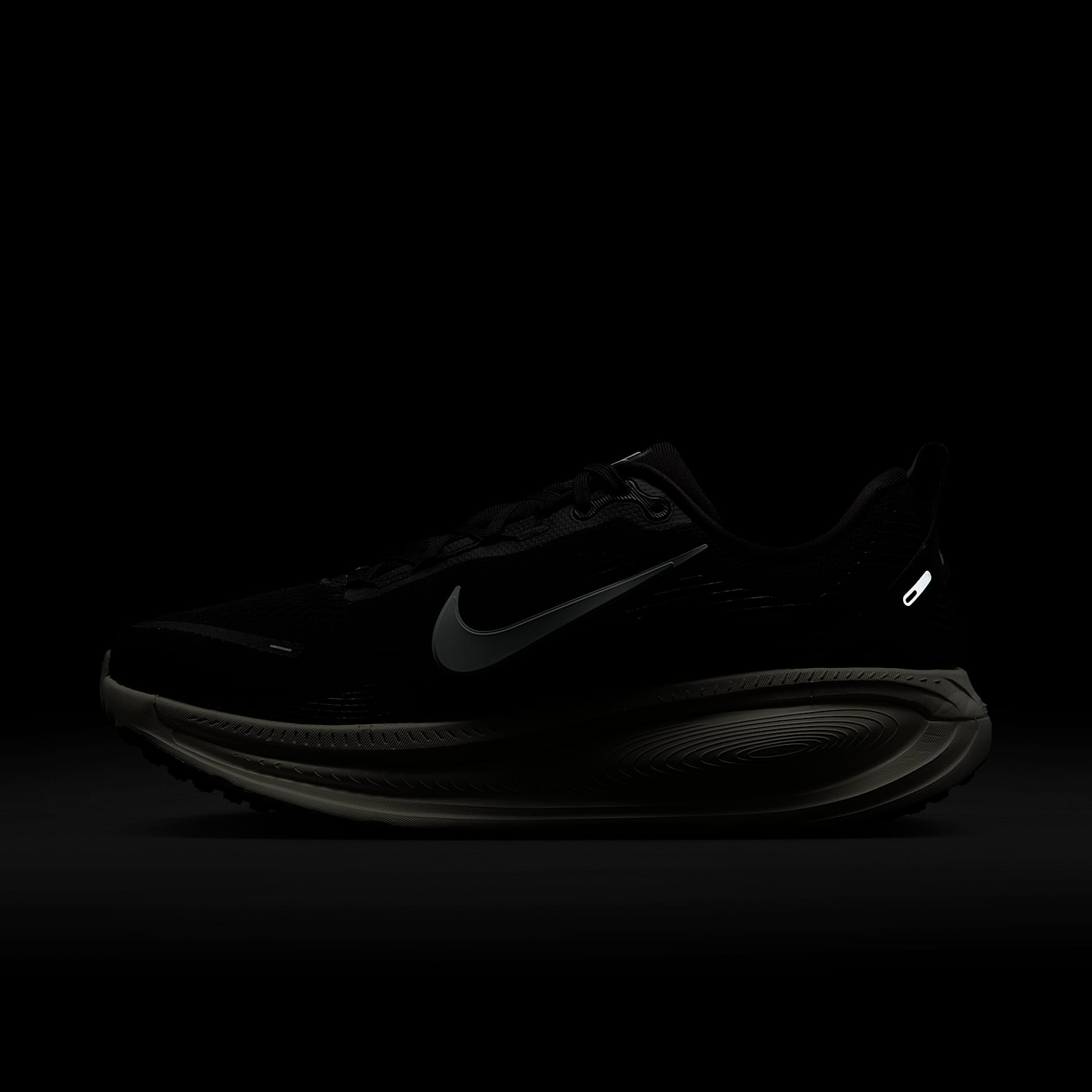 Nike Vomero 18 Herren-Laufschuh (weit) – Schwarz/Coconut Milk/Light Iron Ore/Summit White