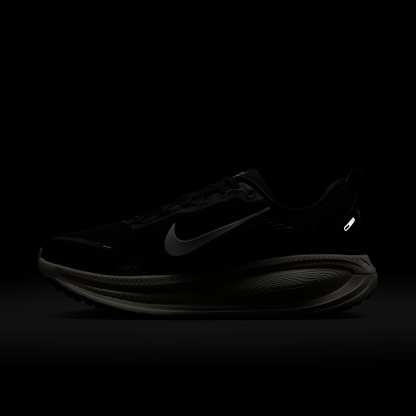 Nike Vomero 18 Herren-Laufschuh (weit) – Schwarz/Coconut Milk/Light Iron Ore/Summit White